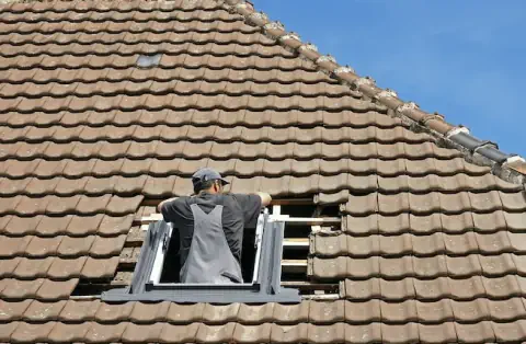 Pose de velux - Scorbé Clairvaux